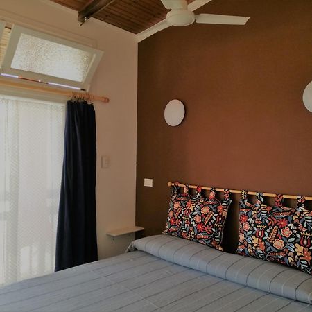 Casa Vacanze Bungalow I Girasoli Вентимилья Номер фото