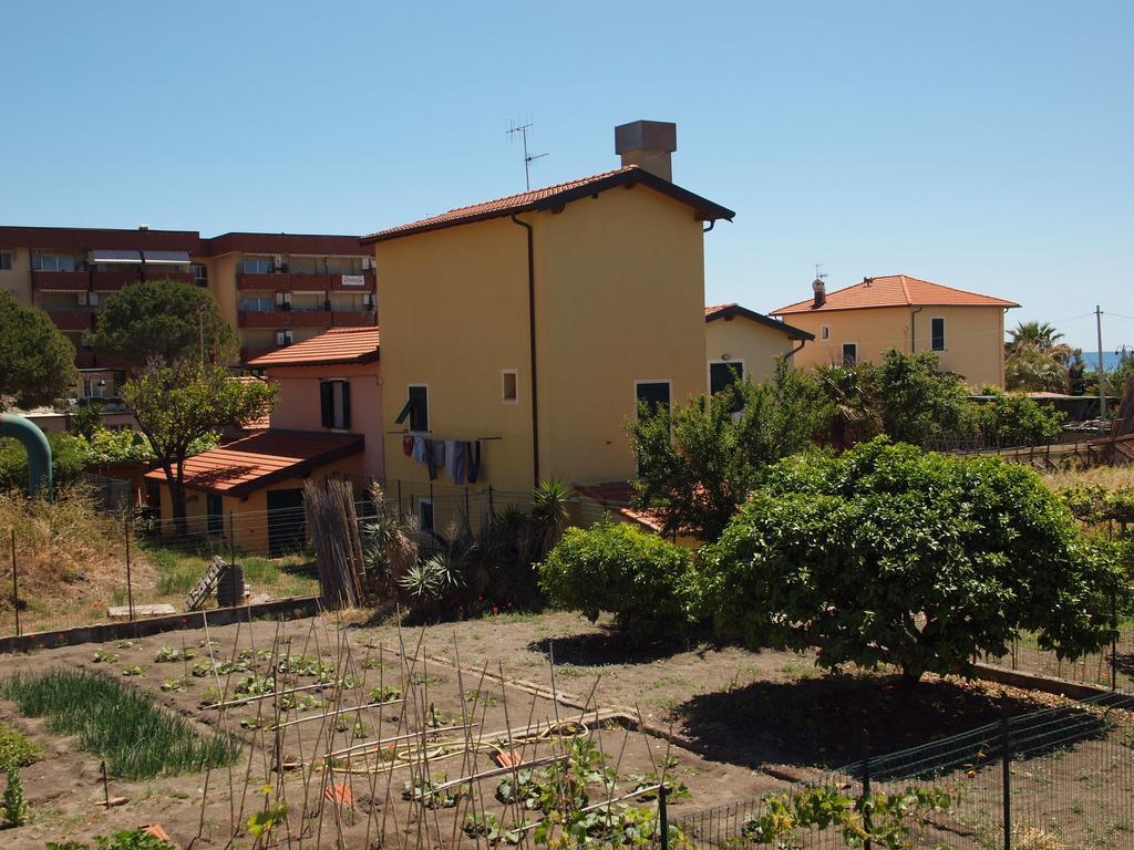 Casa Vacanze Bungalow I Girasoli Вентимилья Экстерьер фото