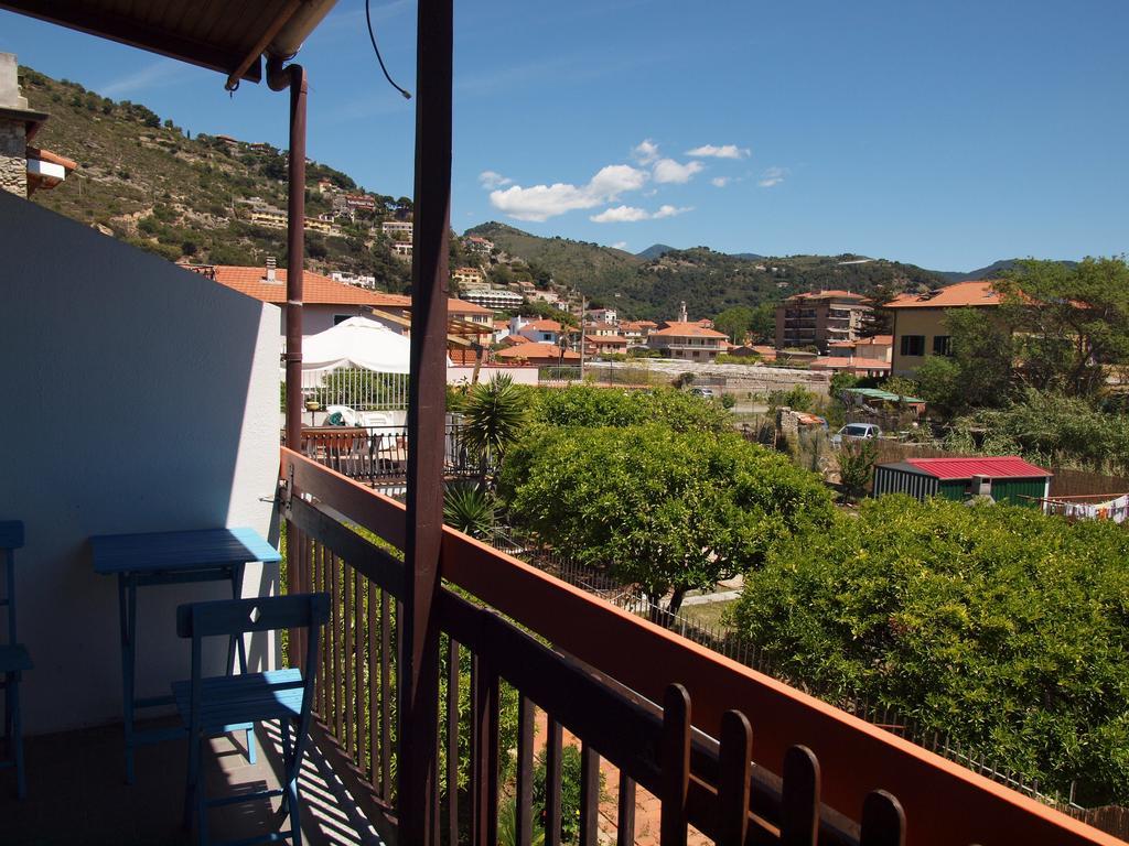Casa Vacanze Bungalow I Girasoli Вентимилья Экстерьер фото
