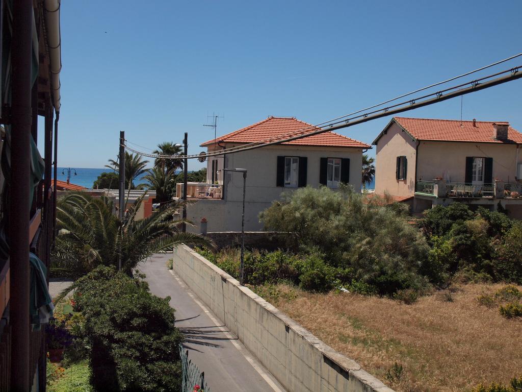 Casa Vacanze Bungalow I Girasoli Вентимилья Экстерьер фото