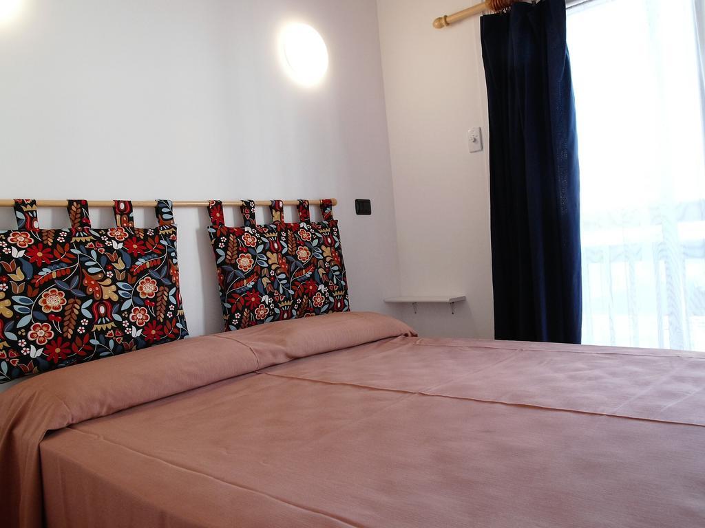 Casa Vacanze Bungalow I Girasoli Вентимилья Экстерьер фото