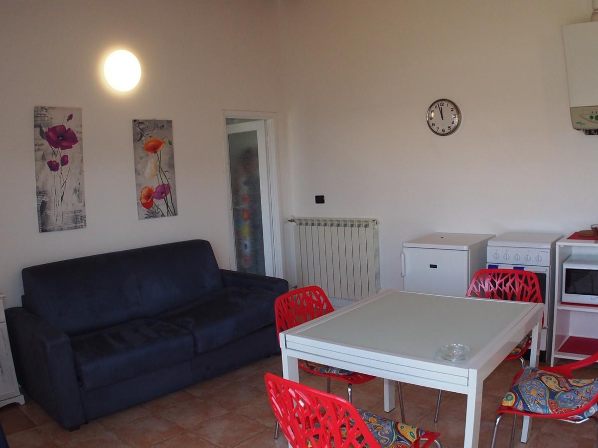 Casa Vacanze Bungalow I Girasoli Вентимилья Экстерьер фото