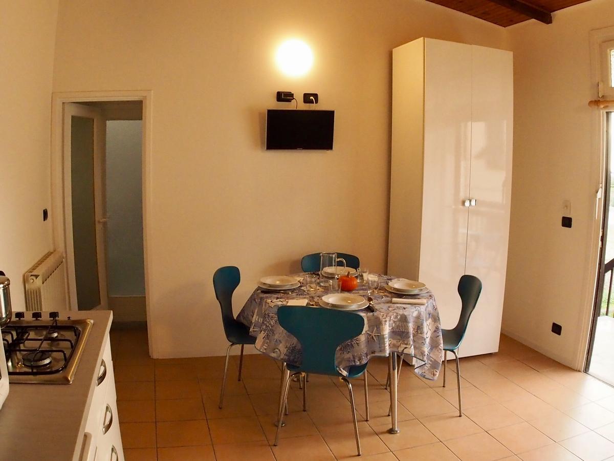 Casa Vacanze Bungalow I Girasoli Вентимилья Экстерьер фото