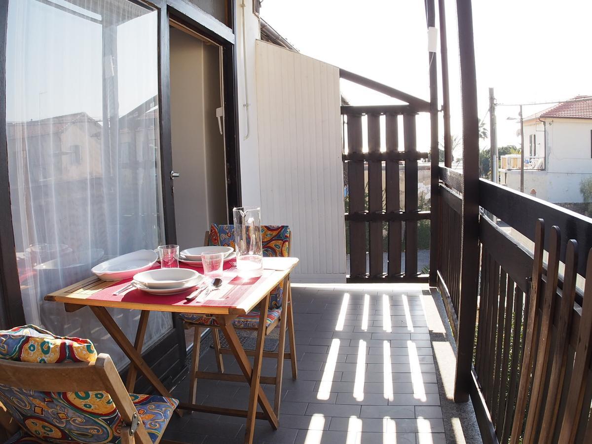 Casa Vacanze Bungalow I Girasoli Вентимилья Экстерьер фото