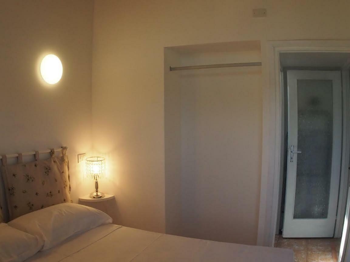 Casa Vacanze Bungalow I Girasoli Вентимилья Экстерьер фото