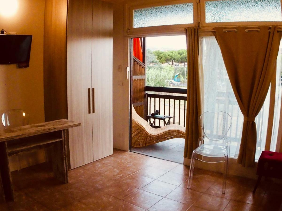 Casa Vacanze Bungalow I Girasoli Вентимилья Экстерьер фото